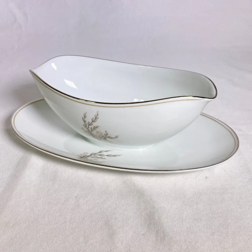 Noritake Porcelain Gravy Boat with Attached Underplate Candice‎ Pattern Japan